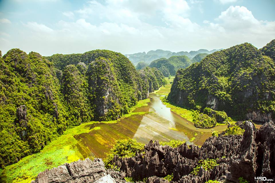 Tam Cốc nh&igrave;n từ Hang M&uacute;a