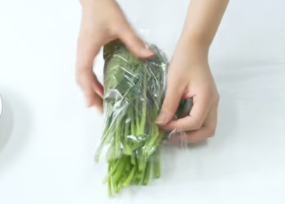 C&aacute;c c&ocirc;ng đoạn luộc rau cải ngọt bằng l&ograve; vi s&oacute;ng