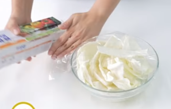 C&aacute;c bước luộc rau bắp cải bằng l&ograve; vi s&oacute;ng