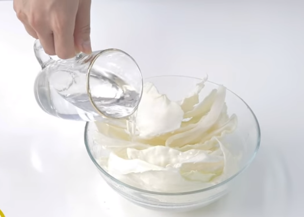 C&aacute;c bước luộc rau bắp cải bằng l&ograve; vi s&oacute;ng