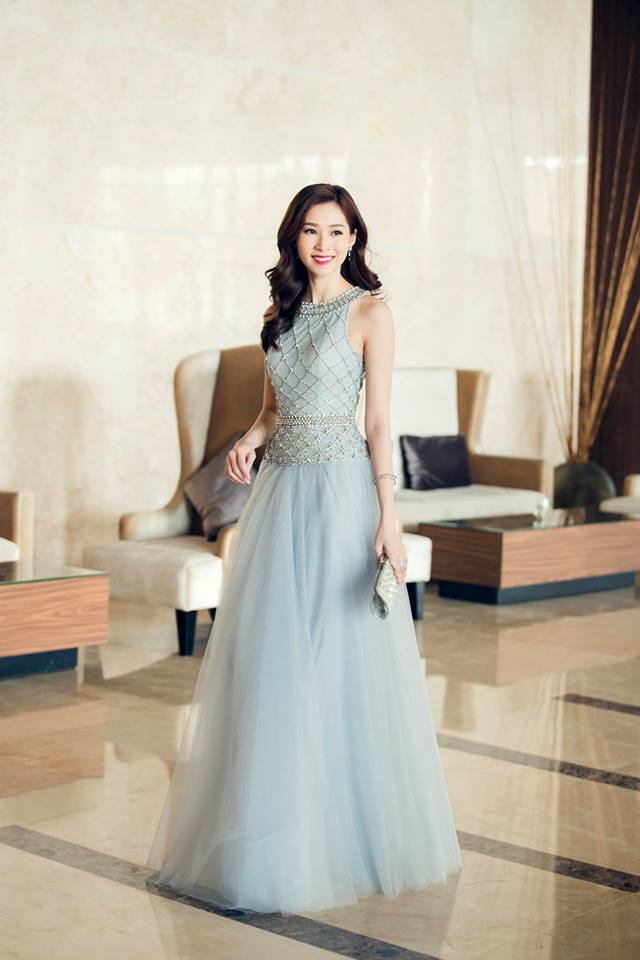 Hoa hậu Đặng Thu Thảo nổi bật với vẻ đẹp dịu d&agrave;ng, nữ t&iacute;nh
