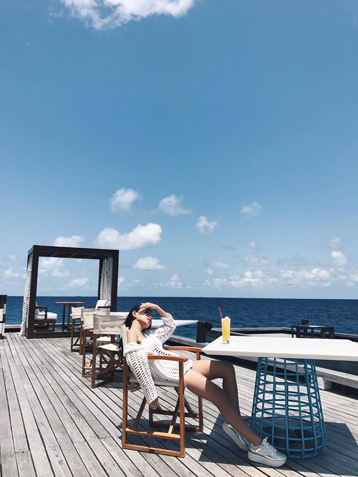 Ngắm biển v&agrave; tận hưởng cảm gi&aacute;c b&igrave;nh y&ecirc;n tại đảo Maldives