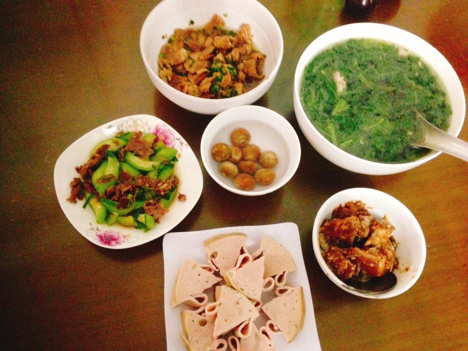 M&acirc;m cơm gia đ&igrave;nh khoảng 50.000 đồng. FB: @T&uacute;c Anhh