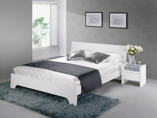 Đầu giường ngủ cần được th&ocirc;ng tho&aacute;ng, gọn g&agrave;ng