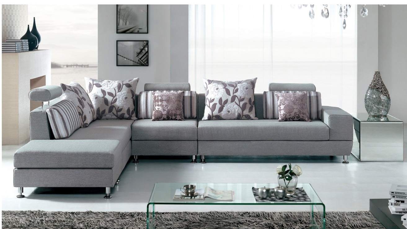 N&ecirc;n chọn sofa c&oacute; k&iacute;ch thước v&agrave; m&agrave;u sắc ph&ugrave; hợp với thiết kế ph&ograve;ng kh&aacute;ch