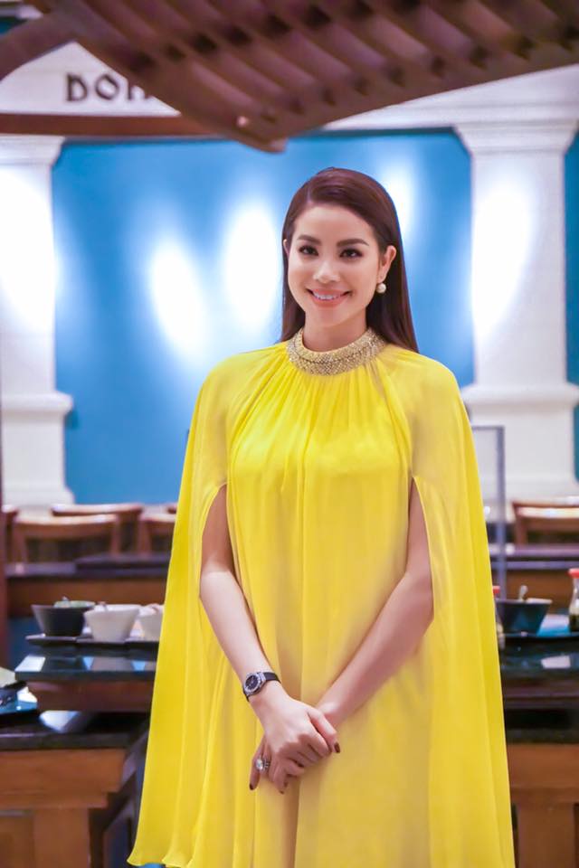 Phạm Hương tiếp tục đồng h&agrave;nh c&ugrave;ng Miss Universe 2017 trong vai tr&ograve; host
