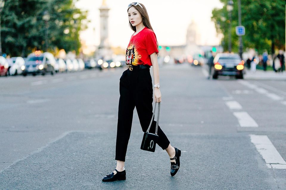 Th&ecirc;m một b&ocirc;ng hậu nữa l&agrave;m mưa l&agrave;m gi&oacute; l&agrave;ng thời trang Việt ch&iacute;nh l&agrave; HH Kỳ Duy&ecirc;n. Tại Paris, Kỳ Duy&ecirc;n tiếp tục khẳng định gout thời trang s&agrave;nh điệu của m&igrave;nh với những m&oacute;n h&agrave;ng hiệu v&ocirc; c&ugrave;ng đắt đỏ.  Hiện tại, c&ocirc; n&agrave;ng đang được ch&uacute; &yacute; v&agrave; nhận nhiều lời khen ngợi với sự thay đổi phong c&aacute;ch high fashion v&agrave; tinh tế hơn trước rất nhiều.