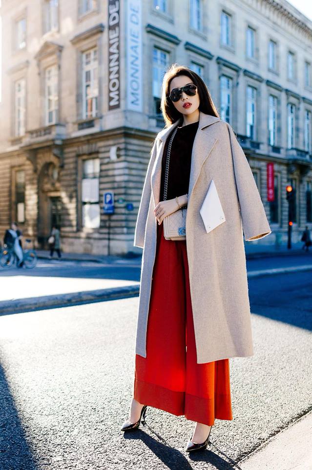 Th&ecirc;m một b&ocirc;ng hậu nữa l&agrave;m mưa l&agrave;m gi&oacute; l&agrave;ng thời trang Việt ch&iacute;nh l&agrave; HH Kỳ Duy&ecirc;n. Tại Paris, Kỳ Duy&ecirc;n tiếp tục khẳng định gout thời trang s&agrave;nh điệu của m&igrave;nh với những m&oacute;n h&agrave;ng hiệu v&ocirc; c&ugrave;ng đắt đỏ.  Hiện tại, c&ocirc; n&agrave;ng đang được ch&uacute; &yacute; v&agrave; nhận nhiều lời khen ngợi với sự thay đổi phong c&aacute;ch high fashion v&agrave; tinh tế hơn trước rất nhiều.