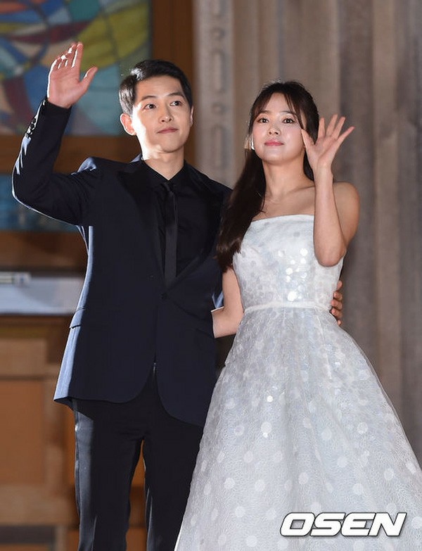 Song Joong Ki v&agrave; Song Hye Kyo sẽ tổ chức lễ cưới v&agrave;o ng&agrave;y 31/10
