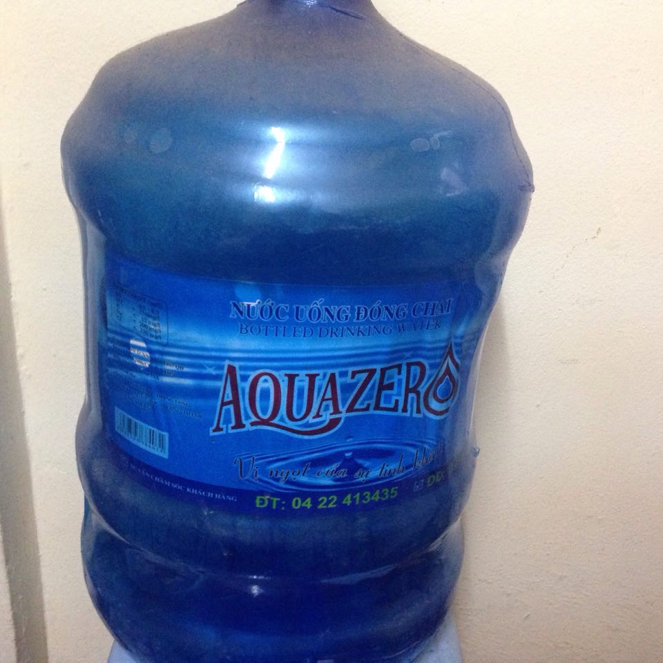 Một b&igrave;nh nước 20l được b&aacute;n lẻ với gi&aacute; 15.000 đồng