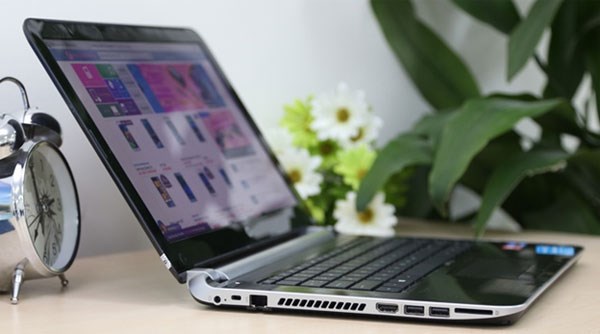 Laptop core i3 HP Pavilion 14 gọn nhẹ, đẹp mắt được khuyến m&atilde;i lớn tại Thế Giới Di Động