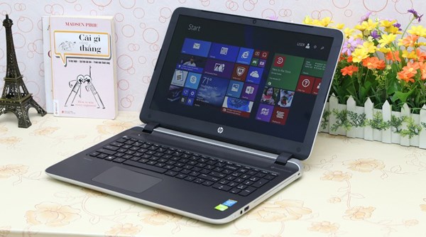 Laptop core i5 HP Pavilion được thiết kế bởi lớp vỏ nhựa cao cấp, v&acirc;n nổi sang trọng