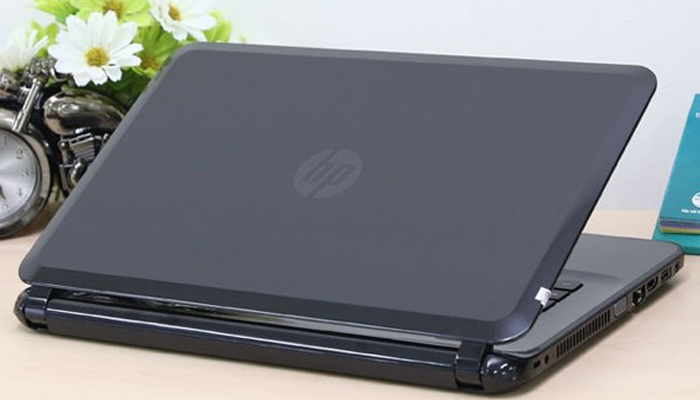Laptop gi&aacute; rẻ HP Pavilion cấu h&igrave;nh mạnh mẽ, thu h&uacute;t nhiều kh&aacute;ch h&agrave;ng tại FPT Shop