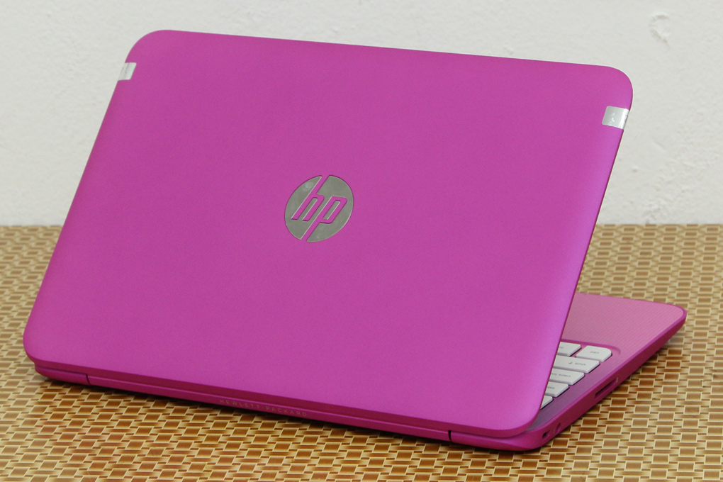 Laptop gi&aacute; rẻ HP Stream 11-d001TU nổi bật với m&agrave;u hồng trẻ trung, c&aacute; t&iacute;nh