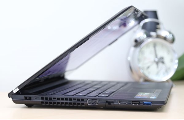 Laptop gi&aacute; rẻ Lenovo thiết kế bền vững mạnh mẽ, gi&aacute; b&aacute;n tốt