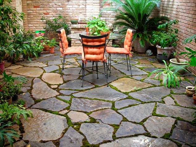 L&aacute;t đ&aacute; s&acirc;n vườn mang lại nhiều &acirc;m kh&iacute; 