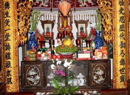 Khi lau dọn b&agrave;n thờ cần phải c&oacute; hiểu biết nhất định để tr&aacute;nh phạm phải t&acirc;m linh