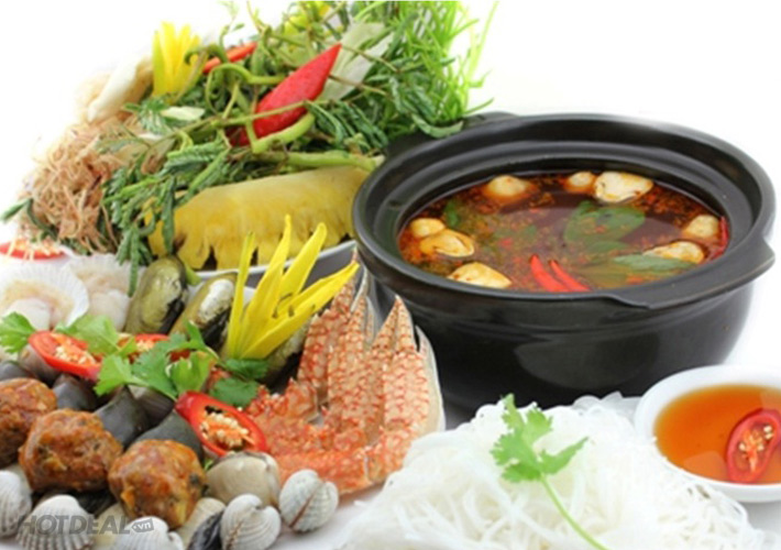Bệnh nh&acirc;n bị dạ d&agrave;y cũng l&agrave; một trong số những người kh&ocirc;ng n&ecirc;n ăn lẩu v&igrave; trong lẩu thường chứa nhiều chất cay, g&acirc;y nguy hiểm cho dạ d&agrave;y