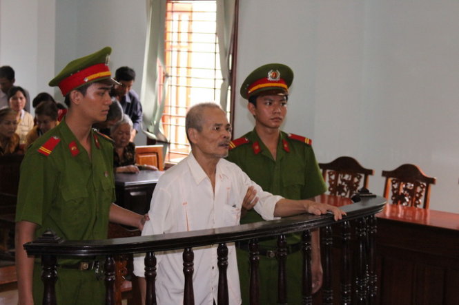 L&yacute; &Aacute; Đức tại t&ograve;a