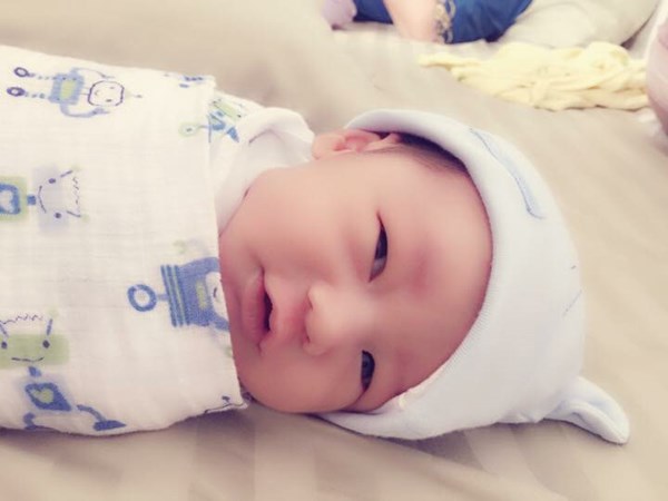 Con trai đầu l&ograve;ng đ&aacute;ng y&ecirc;u của L&ecirc; Ho&agrave;ng