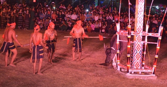Lễ hội đ&acirc;m tr&acirc;u Đăk Lăk: Sẽ rước &ocirc;ng tr&acirc;u đi &lsquo;trảm&rsquo; k&iacute;n