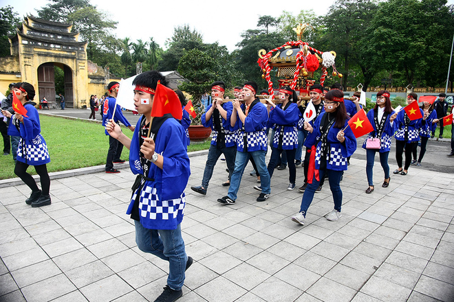 Lễ rước kiệu truyền thống Nhật Bản mở màn cho lễ hội hoa anh đào 2015
