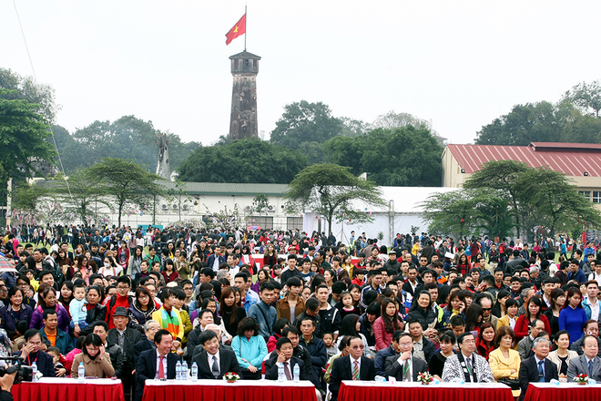 Rất đông học sinh, sinh viên đến tham gia và tìm hiểu về văn hóa Nhật Bản