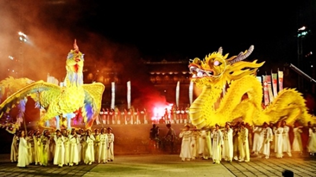 Lễ hội Huế l&agrave; điểm nhấn văn h&oacute;a đặc sắc của v&ugrave;ng đất cố đ&ocirc;