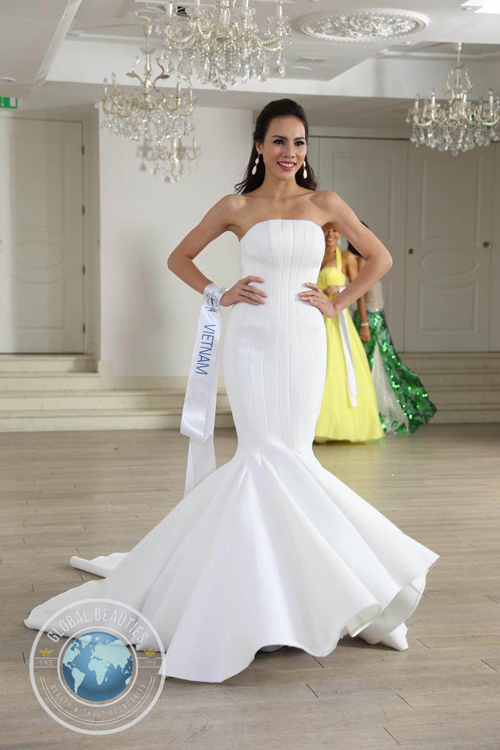 Trang phục dạ h&ocirc;̣i của L&ecirc;̣ Quy&ecirc;n lọt top 10 tại Miss Supranational 2015