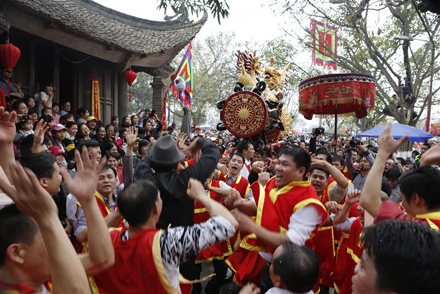 Lễ Hội rước ph&aacute;o l&agrave;ng Đồng Kỵ diễn ra tưng bừng dịp đầu xu&acirc;n. Ảnh Newszing