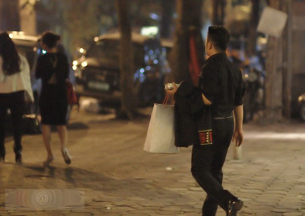 ... sau đ&oacute; th&igrave; Bằng Kiều ra.