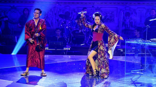 Kh&aacute;nh Linh tại Chinh phục Đỉnh cao. C&ocirc; đang dẫn đầu về tổng điểm tại chương tr&igrave;nh