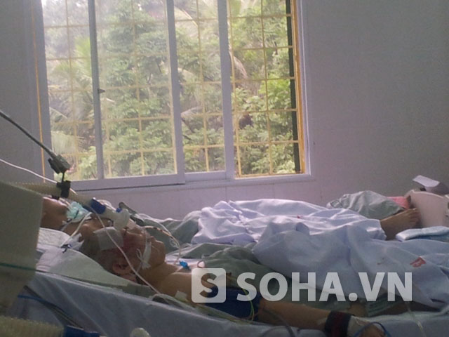 Nạn nh&acirc;n Ho&agrave;ng Thị Quy&ecirc;n tại b&ecirc;nh vi&ecirc;n Xanh P&ocirc;n