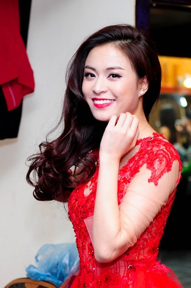 Vì lí do 13Win19 ưu đãi hấp dẫn, nên trong liveshow tháng 2 của chương trình, Hoàng Thùy Linh đã buộc phải lỗi hẹn với người hâm mộ để dời lại đến hôm nay cùng liveshow tháng 3 diễn ra tại nhà hát Hòa Bình.