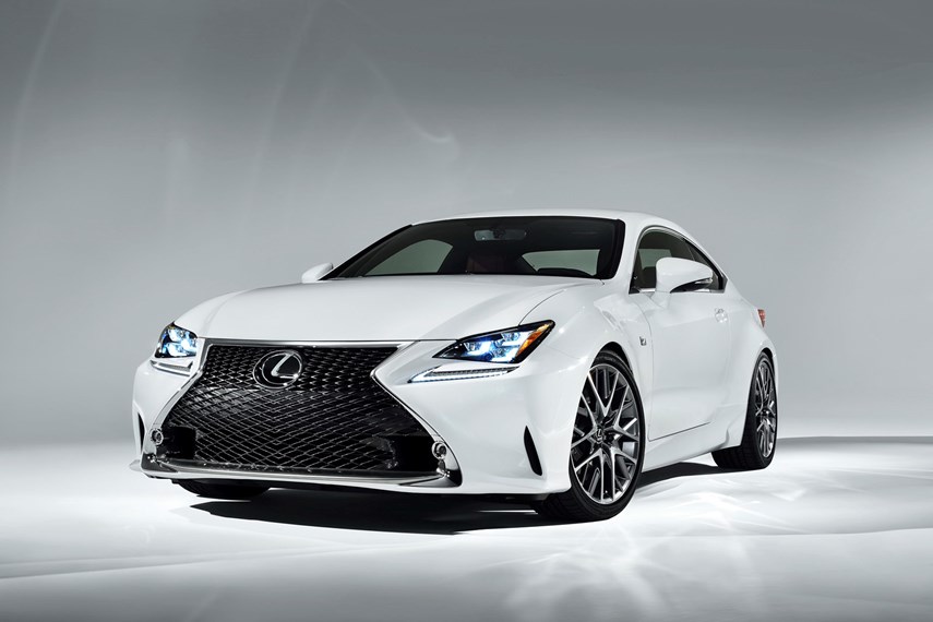 Biến thể thứ tư thuộc dòng xe Lexus RC Coupe cũng là cái tên đáng chú ý tại Geneva Motor Show 2014. Xe được trang bị hệ thống động cơ hybrid gồm một động cơ xăng 2,5 lít – bốn xylanh, có công suất 176 mã lực, kết hợp với một mô-tơ điện có công suất 141 mã lực cho tổng công suất 217 mã lực.