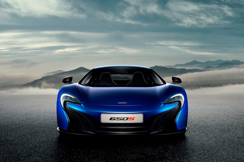 Phát triển dựa trên nguyên mẫu 12C, 650S, mẫu xe tâm điểm mới của McLaren sở hữu hàng loạt nâng cấp về ngoại thất và khả năng vận hành. Xe sử dụng động cơ V8 tăng áp turbin kép công suất 641 mã lực cùng hộp số ly hợp kép 7 cấp. 