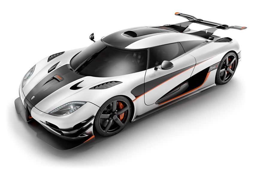 Siêu xe Thụy Điển, Koenigsegg Agera One:1 là một trong những dòng xe gây chú ý của dư luận nhất trong thời gian qua. Dòng xe này được sản xuất dành riêng cho thị trường Trung Quốc với đúng 6 chiếc cùng giá ước đoán gần 2 triệu USD/1 chiếc. Agera One:1 được trang bị động cơ có công suất tối đa lên tới 1360 mã lực.