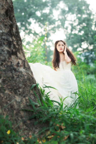 Không lấn sân quá sâu vào làng giải trí, Hoàng Anh chọn cho mình con đường đi an toàn khi chỉ nhận lời tham gia event, quảng cáo, trình diễn thời trang từ sau danh hiệu Á hậu 2 Hoa hậu Việt Nam 2012. 