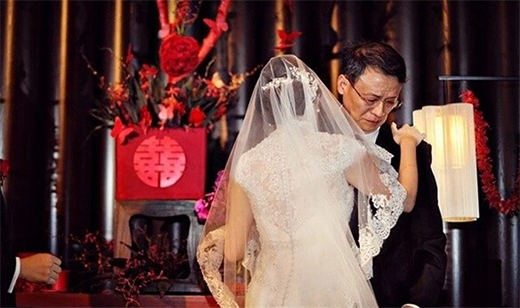 Hãy nhớ rằng trên con đường con đi, luôn có cha bên cạnh. Ảnh sưu tầm