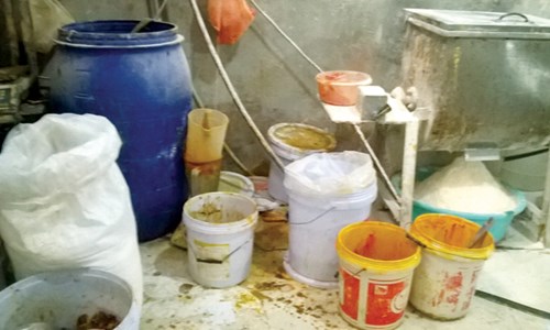 Thực phẩm bẩn nhất m&ugrave;a h&egrave;: Cả tấn c&aacute; kh&ocirc; tẩm h&agrave;n the