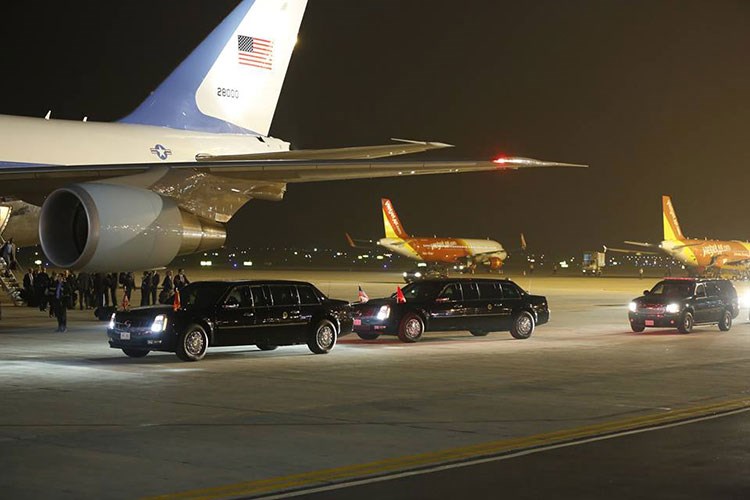 Tổng thống Obama đến Việt Nam: Di chuyển bằng siêu xe ‘sinh đôi’