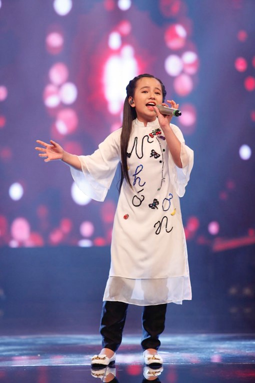 Vietnam Idol Kids: Gi&aacute;m khảo &lsquo;chết m&ecirc;, chết mệt&rsquo; với c&ocirc; b&eacute; b&uacute;p b&ecirc; Kh&aacute;nh Linh