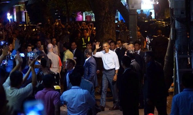 Tổng thống Obama đến Việt Nam: X&uacute;c động v&igrave; t&igrave;nh cảm của người d&acirc;n