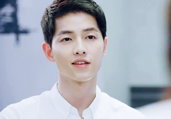 Song Joong Ki bị tung ảnh hộ chiếu đậm chất &lsquo;ngố t&agrave;u&rsquo;