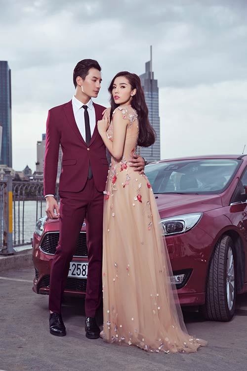 Hoa hậu Kỳ Duy&ecirc;n đẹp lộng lẫy, s&aacute;nh vai b&ecirc;n nam vương Văn Sơn