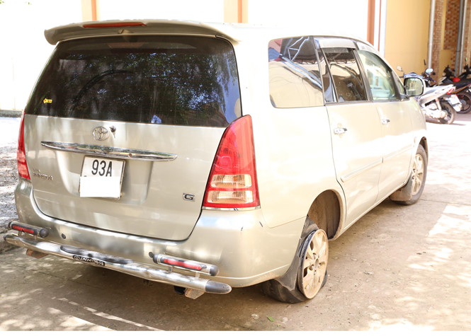 &lsquo;Cẩu tặc&rsquo; thu&ecirc; xe Innova 7 chỗ mới co&oacute;ng đi trộm ch&oacute;