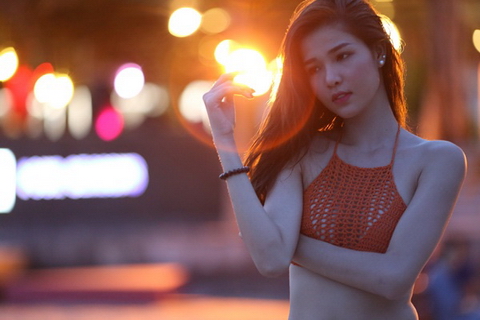 Nếu theo dõi trang cá nhân của Kỳ Hân, có thể thấy cô luôn ở bên và tin tưởng Mạc Hồng Quân dù cho có biết bao lời lăng mạ anh. Thậm chí trước đây, có lần cũng vì ra mặt lên báo bảo vệ bạn trai mà cô bị lên án, phải khoá facebook một thời gian.