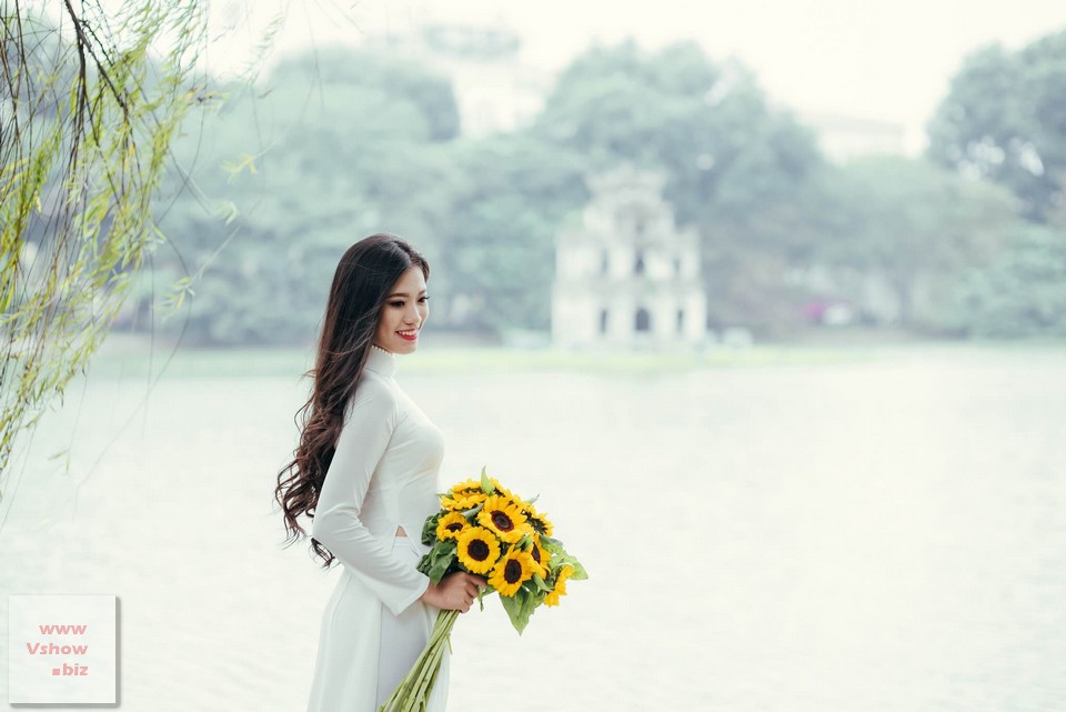 Nguyễn Huỳnh Kim Duyên sở hữu nụ cười tươi tắn, rạng rỡ nhờ má lúm đồng tiền. Nguyễn Huỳnh Kim Duyên sở hữu nụ cười tươi tắn, rạng rỡ nhờ má lúm đồng tiền.