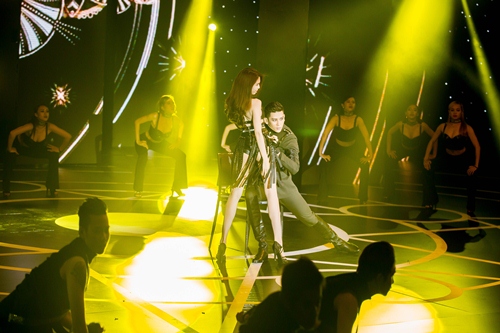 Vòng 3 đầy khêu gợi của Ngọc Trinh khiến khán giả liên tục vỗ tay không ngớt.