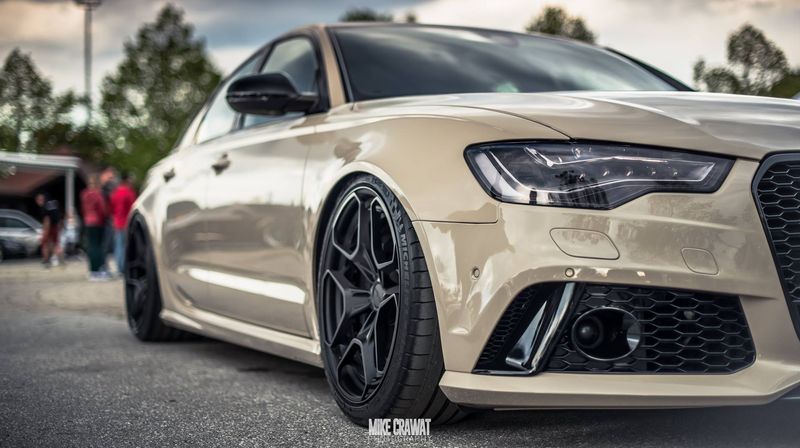 Được hoàn thiện với màu ''Mocha-latte'' của Audi, chiếc RS6 đặc biệt và có lẽ là chiếc duy nhất trên thế giới có kiểu thân xe này nhìn khá lôi cuốn.
